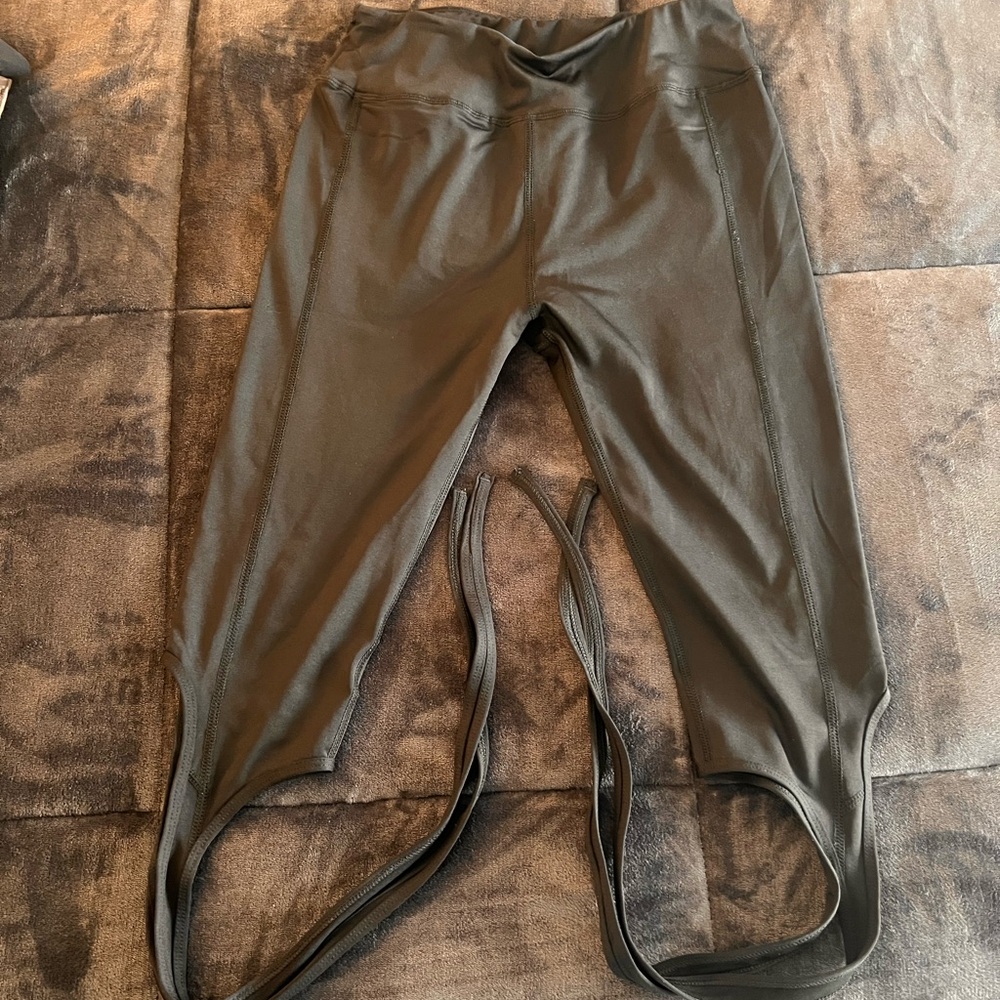 Leggings with ties around legs